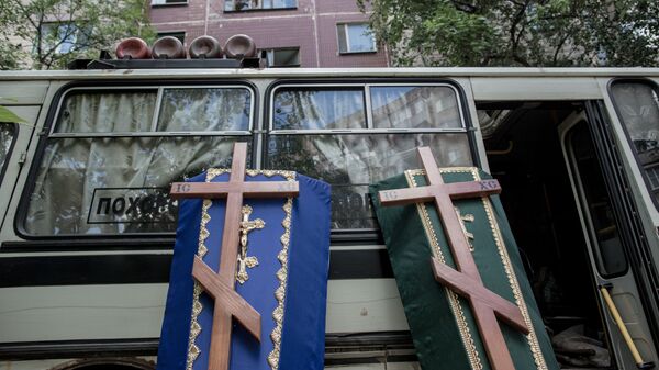 Гробы во дворе жилого дома Гробы во дворе жилого дома