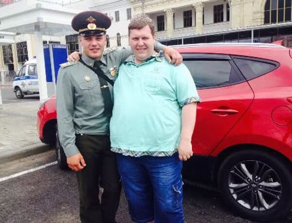 Справа Ваганов — свидетель по административному правонарушению, совершенному Слагодой. Слева — брат полицейского Полонского Справа Ваганов — свидетель по административному правонарушению, совершенному Слагодой. Слева — брат полицейского Полонского