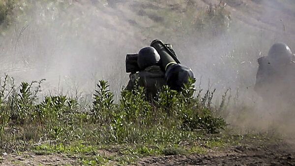 Испытания американских противотанковых ракетных комплексов Джавелин (Javelin) на военном полигоне на Украине Испытания американских противотанковых ракетных комплексов Джавелин (Javelin) на военном полигоне на Украине