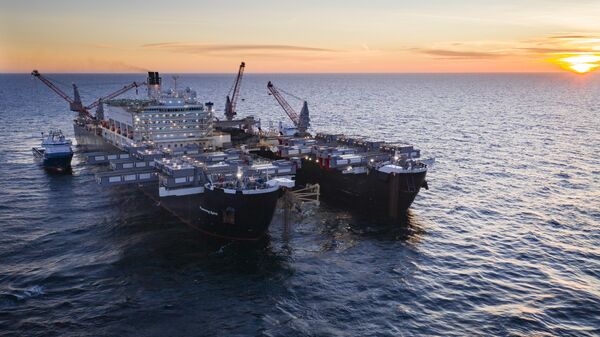 Трубоукладочное судно Pioneering Spirit в Шведской исключительной экономической зоне Трубоукладочное судно Pioneering Spirit в Шведской исключительной экономической зоне