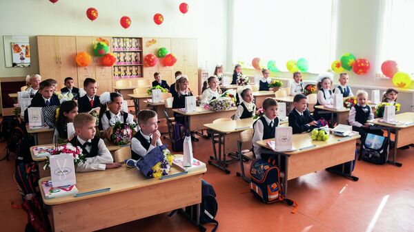 Первоклассники на уроке Первоклассники на уроке
