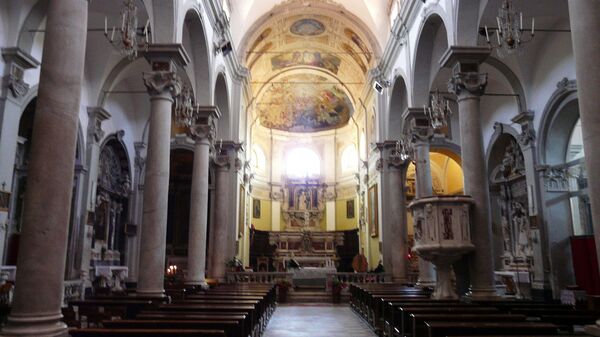 Церковь Святой Марии Магдалины в итальянском городе Кастельнуово-Магра в северной области Лигурия