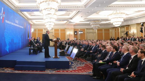 Президент РФ Владимир Путин выступает на пленарном заседании съезда РСПП Президент РФ Владимир Путин выступает на пленарном заседании съезда РСПП