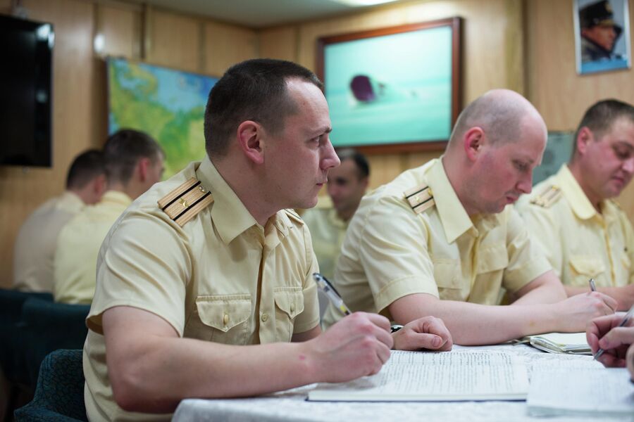Кают-компания подводного крейсера Юрий Долгорукий Кают-компания подводного крейсера Юрий Долгорукий