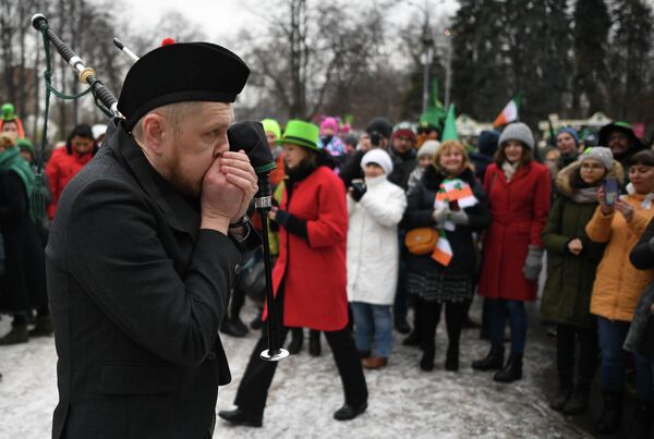 Участники парада в честь Дня святого Патрика в парке Сокольники в Москве Участники парада в честь Дня святого Патрика в парке Сокольники в Москве