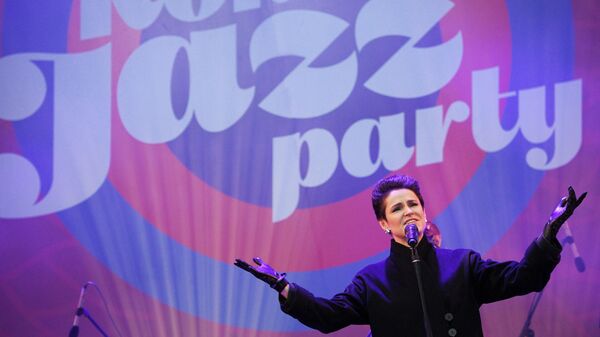 Джазовая певица Карина Кожевникова выступает на Koktebel Jazz Party фестиваля Крымская весна Джазовая певица Карина Кожевникова выступает на Koktebel Jazz Party фестиваля Крымская весна