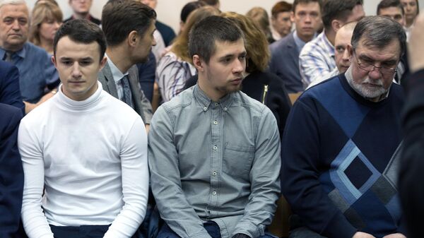 Инструкторы компании Парк-отель Сямозеро Павел Ильин, Валерий Круподерщиков и экс-глава карельского управления Роспотребнадзора Анатолий Коваленко на заседании Петрозаводского городского суда. 18 марта 2019 Инструкторы компании Парк-отель Сямозеро Павел Ильин, Валерий Круподерщиков и экс-глава карельского управления Роспотребнадзора Анатолий Коваленко на заседании Петрозаводского городского суда. 18 марта 2019