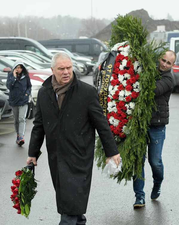 Главный режиссер государственного Кремлевского дворца Евгений Глазов на церемонии прощания с певицей Юлией Началовой Главный режиссер государственного Кремлевского дворца Евгений Глазов на церемонии прощания с певицей Юлией Началовой