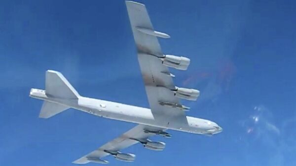 Стратегический бомбардировщик США B-52 совершил полет над Балтийским морем Стратегический бомбардировщик США B-52 совершил полет над Балтийским морем