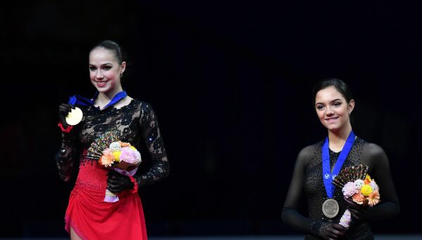 Алина Загитова и Евгения Медведева Алина Загитова и Евгения Медведева