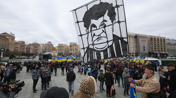 Участники акции протеста против коррупции на площади Независимости в Киеве Участники акции протеста против коррупции на площади Независимости в Киеве