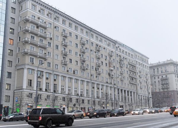 Здание по адресу: улица Земляной вал, дом 48-Б, где расположенна мемориальная музей-квартира академика А. Сахарова в Москве Здание по адресу: улица Земляной вал, дом 48-Б, где расположенна мемориальная музей-квартира академика А. Сахарова в Москве