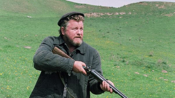 Кадр из фильма Не валяй дурака.... В роли кузнеца Филимона - Михаил Евдокимов Кадр из фильма Не валяй дурака.... В роли кузнеца Филимона - Михаил Евдокимов