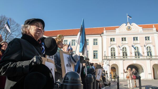 Акция протеста против нового правительства у здания парламента Эстонии в Таллине. 4 апреля 2019 Акция протеста против нового правительства у здания парламента Эстонии в Таллине. 4 апреля 2019