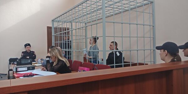 Вера Бегун и Станислав Бердников в зале суда Вера Бегун и Станислав Бердников в зале суда