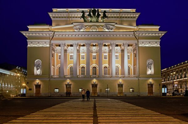 Здание Александринского театра в Санкт-Петербурге Здание Александринского театра в Санкт-Петербурге