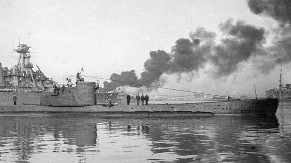 Экипаж подводной лодки уходит на боевое задание с базы Черноморского флота