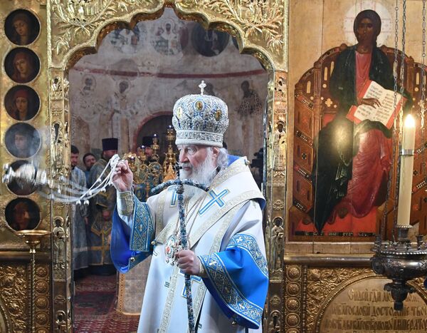 Патриарх Московский и всея Руси Кирилл во время Божественной литургии в праздник Благовещения Пресвятой Богородицы в Благовещенском соборе Московского Кремля Патриарх Московский и всея Руси Кирилл во время Божественной литургии в праздник Благовещения Пресвятой Богородицы в Благовещенском соборе Московского Кремля