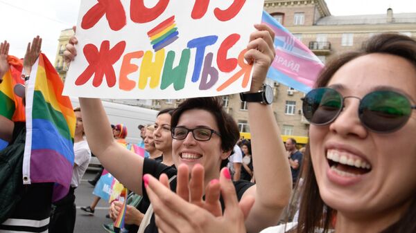 Участники Марша равенства в поддержку ЛГБТ сообщества в Киеве