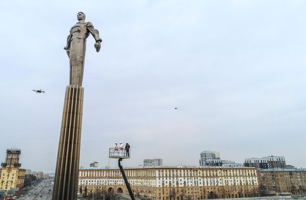 Памятник гагарину в брянске фото