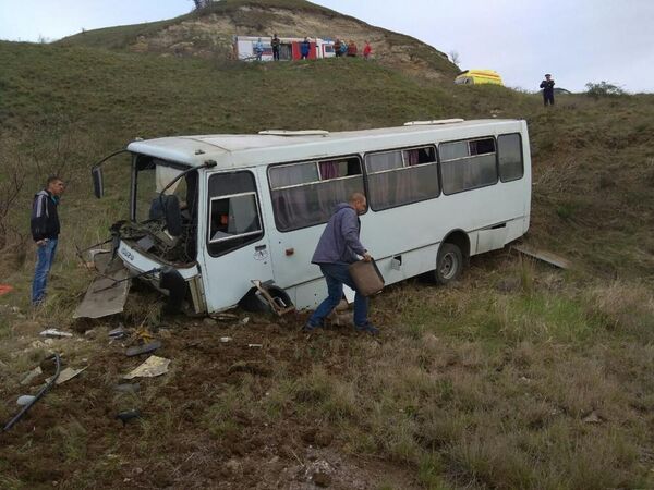 ДТП с рейсовым автобусом на трассе Феодосия-Керчь на востоке Крыма. 10 апреля 2019 ДТП с рейсовым автобусом на трассе Феодосия-Керчь на востоке Крыма. 10 апреля 2019