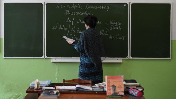 Учительнице на Урале, 20 лет прожившей в пристройке к школе, дадут квартиру