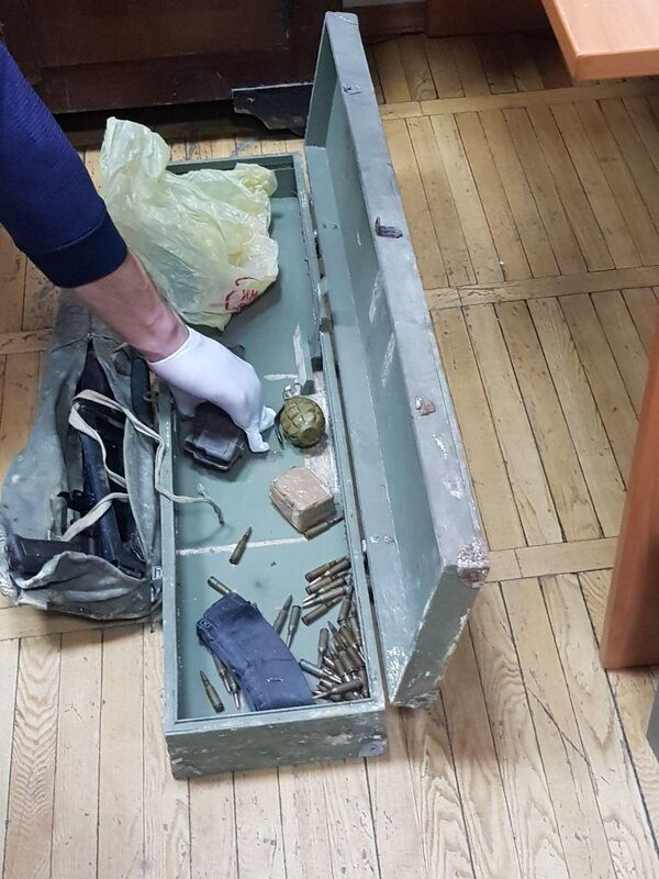 Оружие, изъятое у членов банды Оружие, изъятое у членов банды