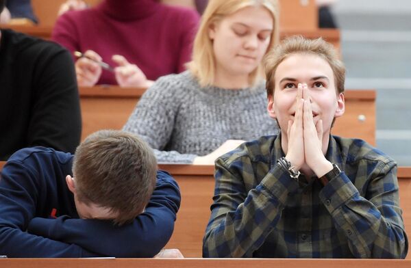 Участники ежегодной образовательной акции по проверке грамотности Тотальный диктант-2019 в Казанском национальном исследовательском техническом университете им. А.Н. Туполева в Казани Участники ежегодной образовательной акции по проверке грамотности Тотальный диктант-2019 в Казанском национальном исследовательском техническом университете им. А.Н. Туполева в Казани