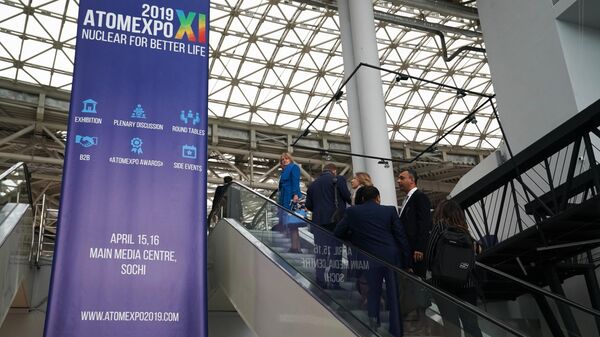 Посетители на международном форуме Атомэкспо в Главном медиацентре в Сочи Посетители на международном форуме Атомэкспо в Главном медиацентре в Сочи