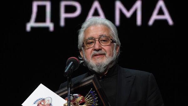 Лауреат российской национальной театральной премии Золотая Маска в номинации Драма. Спектакль большой формы Лев Додин Лауреат российской национальной театральной премии Золотая Маска в номинации Драма. Спектакль большой формы Лев Додин
