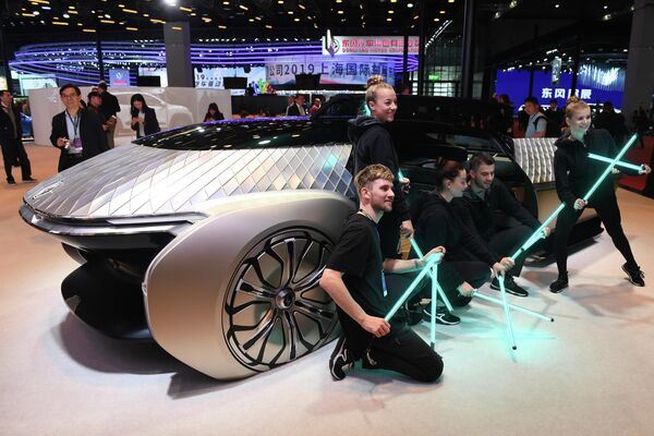 Автомобиль Renault EZ Ultimo на автосалоне в Шанхае Автомобиль Renault EZ Ultimo на автосалоне в Шанхае