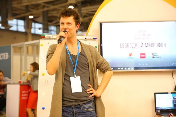 Егор Сальников, актер театра и кино, режиссер, сценарист и продюсер. Егор Сальников, актер театра и кино, режиссер, сценарист и продюсер.