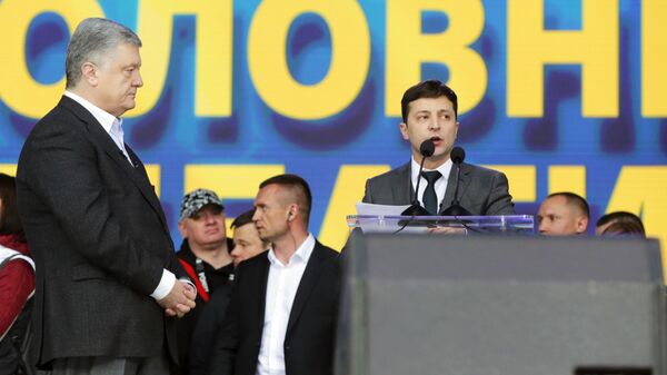 Петр Порошенко и Владимир Зеленский во время дебатов в НСК Олимпийский Петр Порошенко и Владимир Зеленский во время дебатов в НСК Олимпийский