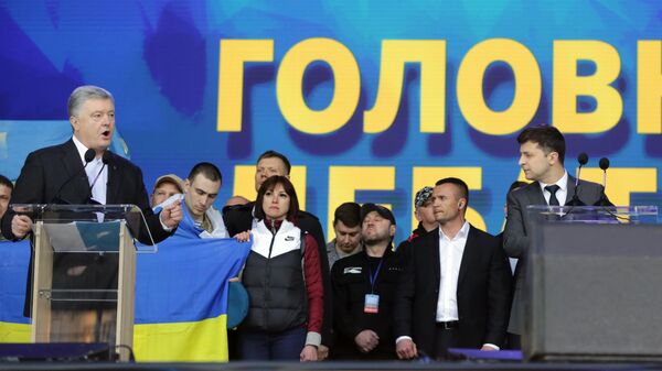 Действующий президент Украины, кандидат в президенты Петр Порошенко и кандидат в президенты от партии Слуга народа Владимир Зеленский во время дебатов в НСК Олимпийский Действующий президент Украины, кандидат в президенты Петр Порошенко и кандидат в президенты от партии Слуга народа Владимир Зеленский во время дебатов в НСК Олимпийский