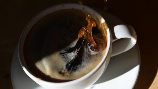 Врач-терапевт назвала опасность употребления кофе в жару