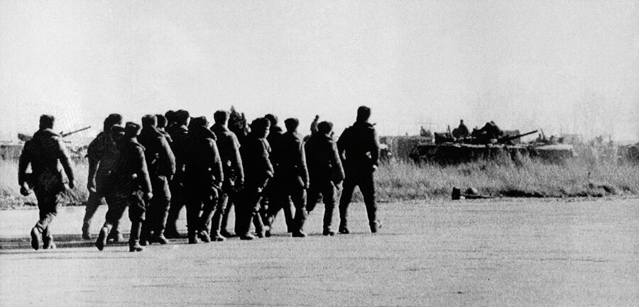 Советские солдаты в аэропорту Кабула. 30 декабря 1979 Советские солдаты в аэропорту Кабула. 30 декабря 1979