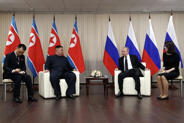Президент РФ Владимир Путин встретился с лидером КНДР Ким Чен Ыном
