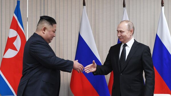 Президент РФ Владимир Путин и председатель Госсовета Корейской Народно-Демократической Республики Ким Чен Ын (слева) во время встречи Президент РФ Владимир Путин и председатель Госсовета Корейской Народно-Демократической Республики Ким Чен Ын (слева) во время встречи