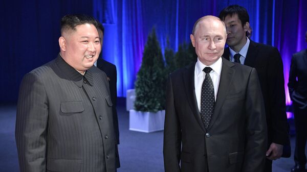 Президент РФ Владимир Путин и председатель Госсовета КНДР Ким Чен Ын во время встречи во Владивостоке. 25 апреля 2019 Президент РФ Владимир Путин и председатель Госсовета КНДР Ким Чен Ын во время встречи во Владивостоке. 25 апреля 2019