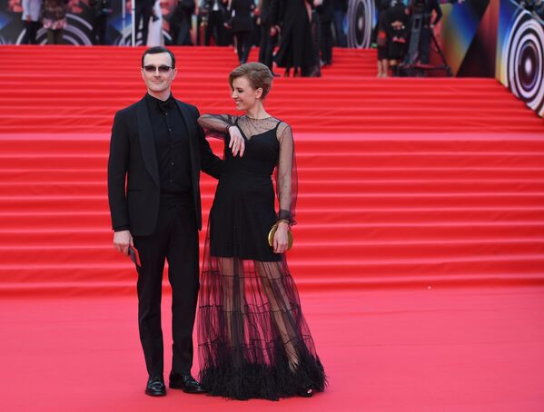 Актеры Егор Бероев и Ксения Алферова во время церемонии закрытия 41-го ММКФ в Москве Актеры Егор Бероев и Ксения Алферова во время церемонии закрытия 41-го ММКФ в Москве