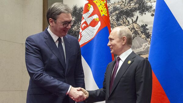 Президент РФ Владимир Путин и президент Республики Сербии Александр Вучич во время встречи на полях второго форума международного сотрудничества Один пояс - один путь в Пекине Президент РФ Владимир Путин и президент Республики Сербии Александр Вучич во время встречи на полях второго форума международного сотрудничества Один пояс - один путь в Пекине
