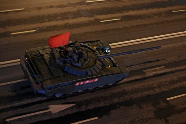 Танк Т-72Б3 на репетиции военного парада на Красной площади Танк Т-72Б3 на репетиции военного парада на Красной площади