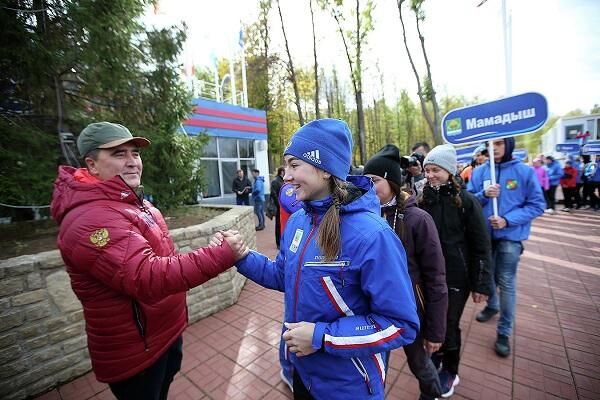 Ильшат Фардиев (слева) и биатлонисты сборной Татарстана Ильшат Фардиев (слева) и биатлонисты сборной Татарстана