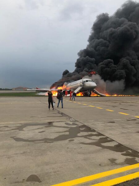 Пожар на борту самолета в аэропорту Шереметьево Пожар на борту самолета в аэропорту Шереметьево