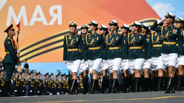 Сводный парадный расчет женщин-военнослужащих Министерства обороны РФ на генеральной репетиции военного парада на Красной площади Сводный парадный расчет женщин-военнослужащих Министерства обороны РФ на генеральной репетиции военного парада на Красной площади