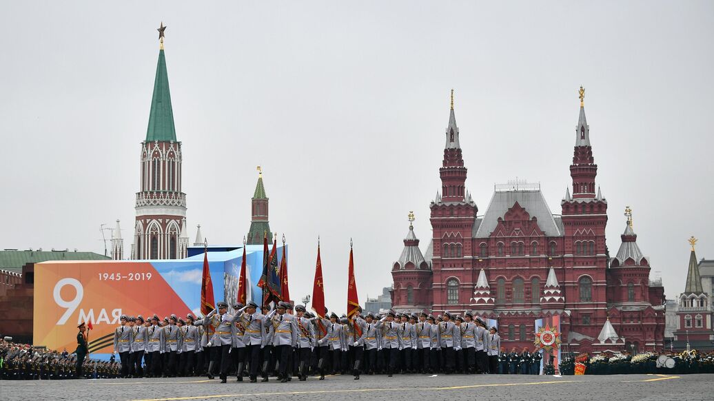 Москва закончилась. Парад Победы 2019 Москва красная площадь. Парад Победы в Москве на красной площади 74 годовщине. МВД Москвы парад Победы на красной площади. Красная площадь Москва 9 мая.