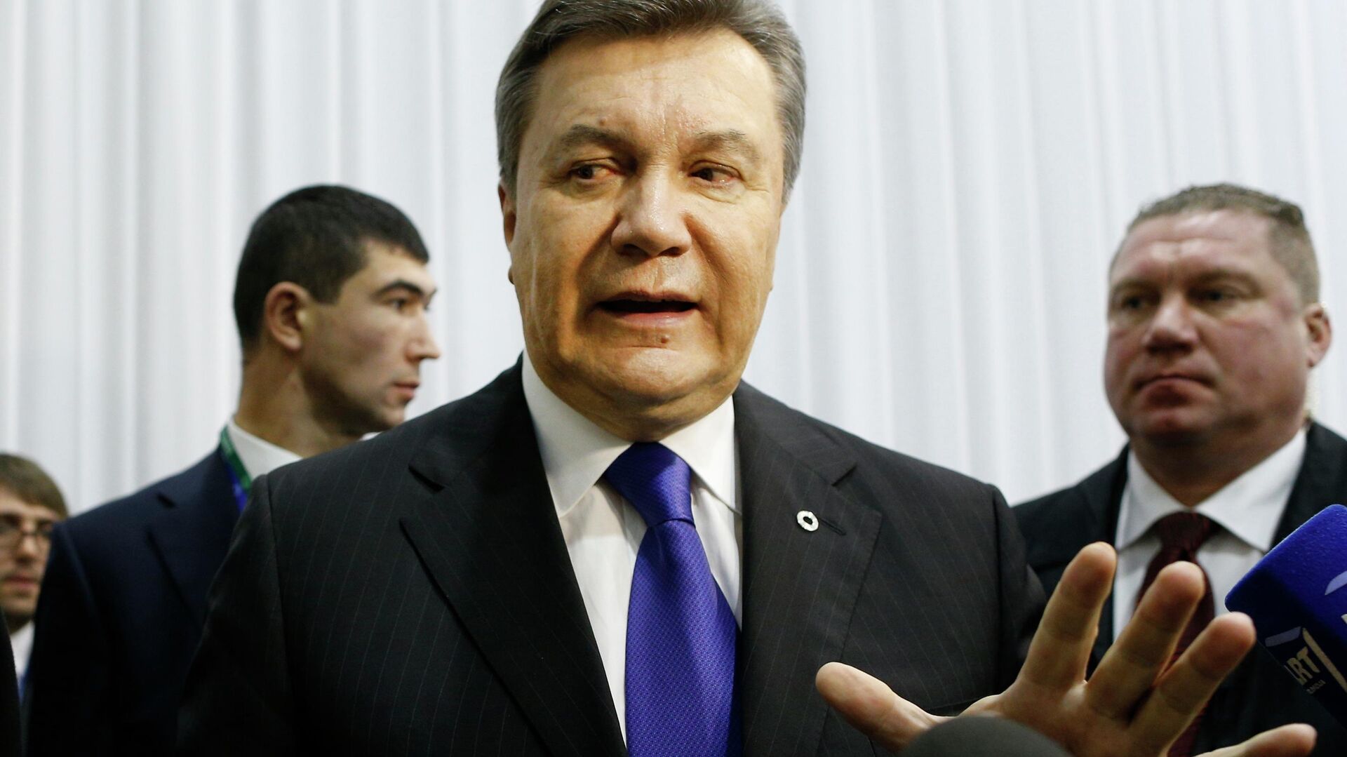 Виктор Янукович общается с представителями СМИ после саммита Восточного партнерства в Вильнюсе. 29 ноября 2013 - РИА Новости, 1920, 09.06.2021