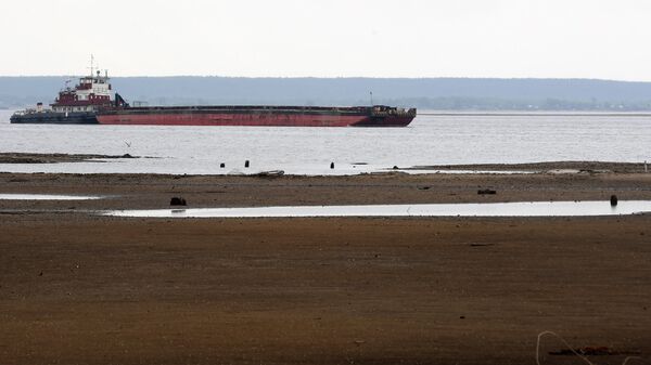 Понижение уровня воды в Волге