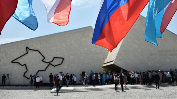 Мемориальный комплекс Путь возрождения народов Крыма на железнодорожной станции Сирень в Бахчисарайском районе. 18 мая 2019 Мемориальный комплекс Путь возрождения народов Крыма на железнодорожной станции Сирень в Бахчисарайском районе. 18 мая 2019