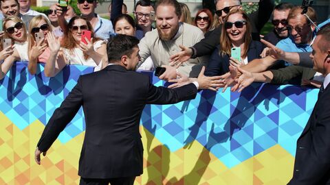 Избранный президент Украины Владимир Зеленский перед церемонией инаугурации в Киеве. 20 мая 2019 Избранный президент Украины Владимир Зеленский перед церемонией инаугурации в Киеве. 20 мая 2019